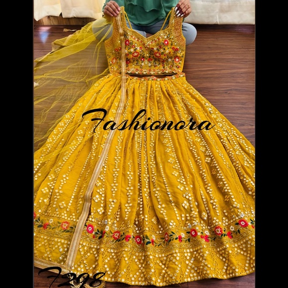Lehenga set - Picture 2 of 5